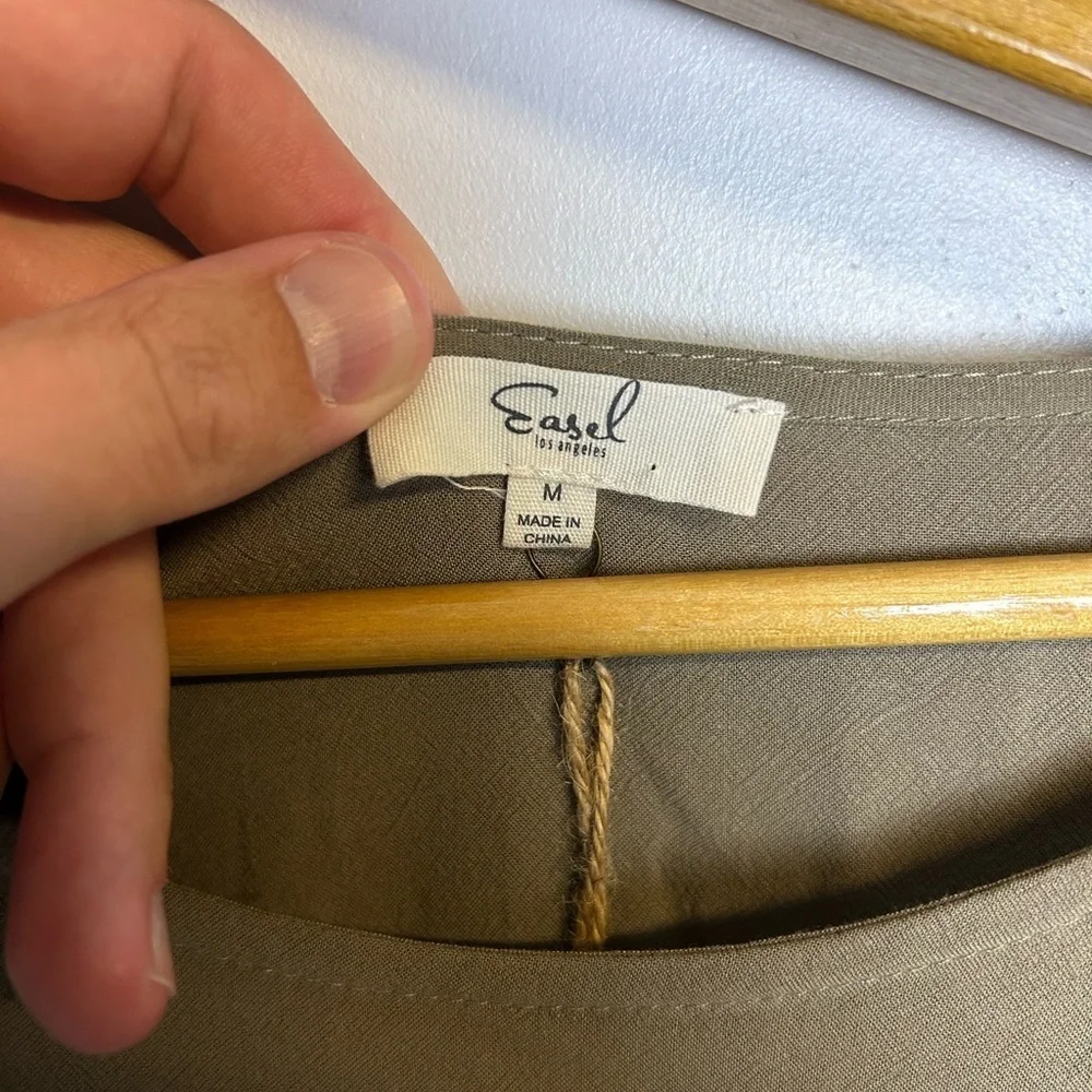 easel nwt tags